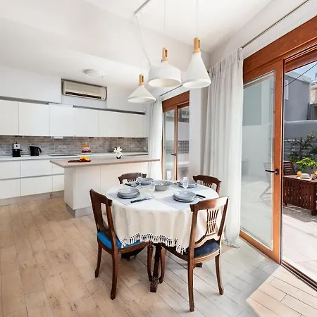 בית נופש Ritas Modern In-city House